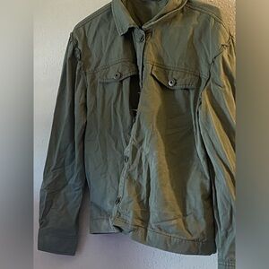 women’s button down jacket in maurices size medium green T25